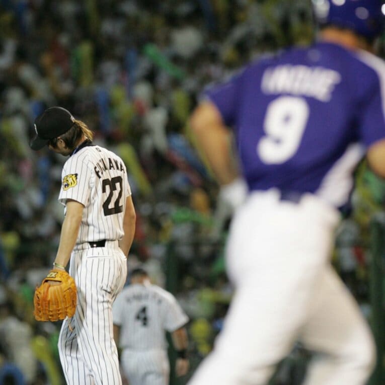 実は現役時代から苦手だった？　９回２死から代打・井上一樹に同点ホームランを浴びた藤川球児　（2006年8月）　©KYODO