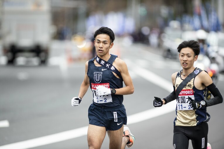 2020年、箱根駅伝2区でデットヒートを繰り広げた相澤晃（左／東洋大）と伊藤達彦（東京国際大）2枚目／全3枚　©︎Yuki Suenaga