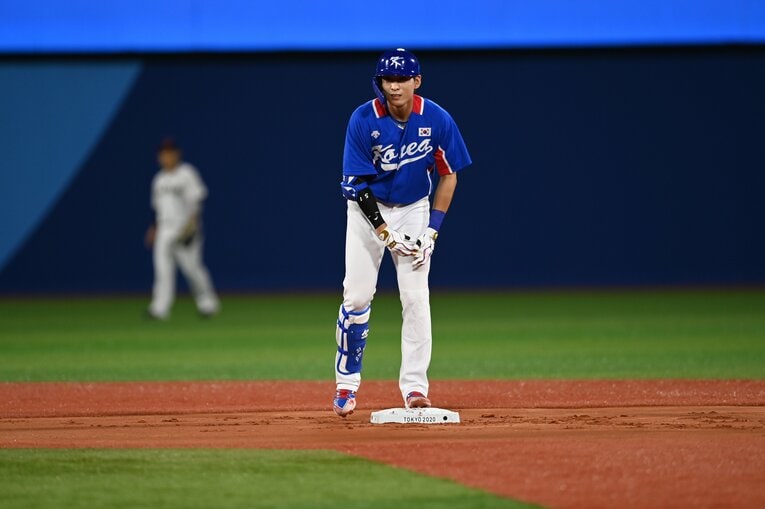 東京五輪準決勝・日本戦では3番センターで出場し、山本由伸から2安打を放ったイ・ジョンフ。6回の同点の場面でもチャンスメイクしている　©︎JMPA
