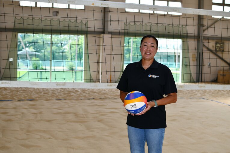 地元愛媛での指導では、屋内の「ひめっこビーチコート」も活用している　©NumberWeb