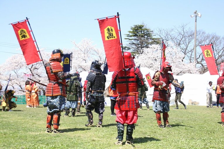 藤井聡太竜王「大変参考になったで“ござる”」初出演した《人間将棋》を現地取材… 観る将マンガ家が超楽しんで描いてみた(46)
