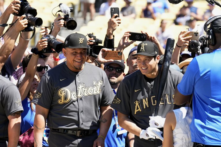 2022年のオールスターにて楽しそうな大谷とカブレラ　©Getty Images