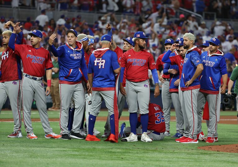 歓喜の輪の中でディアスの様子が…　©Getty Images