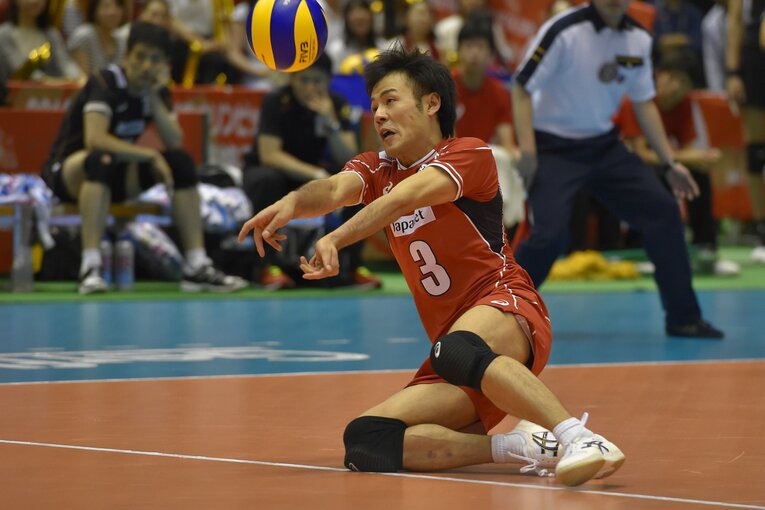 リオ五輪予選で奮闘するリベロ永野健（2016年撮影）　©︎Koki Nagahama/Getty Images