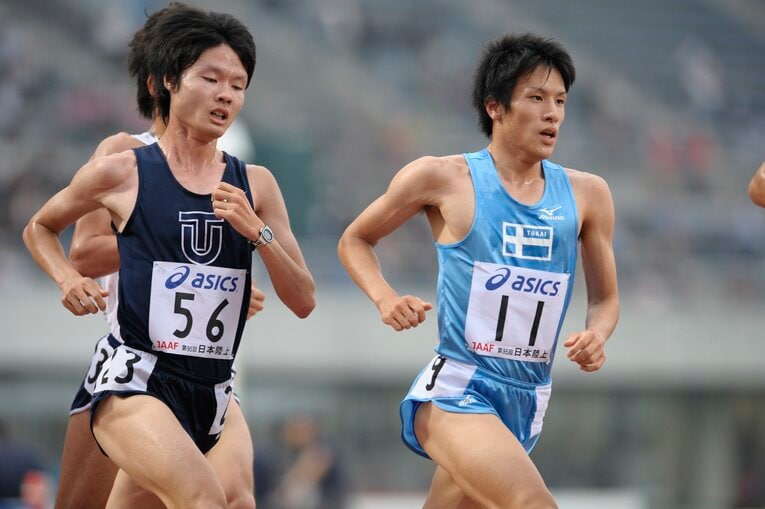 2011年の日本選手権。村澤の左は「山の神」こと柏原竜二　©BUNGEISHUNJU