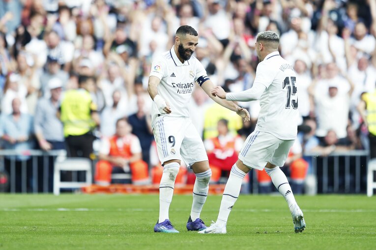 バルサの「タレント頼みで大雑把な攻撃＋脆いDFライン」危機的な不甲斐なさ… “盤石マドリーと明暗くっきりクラシコ”を撮った(23)