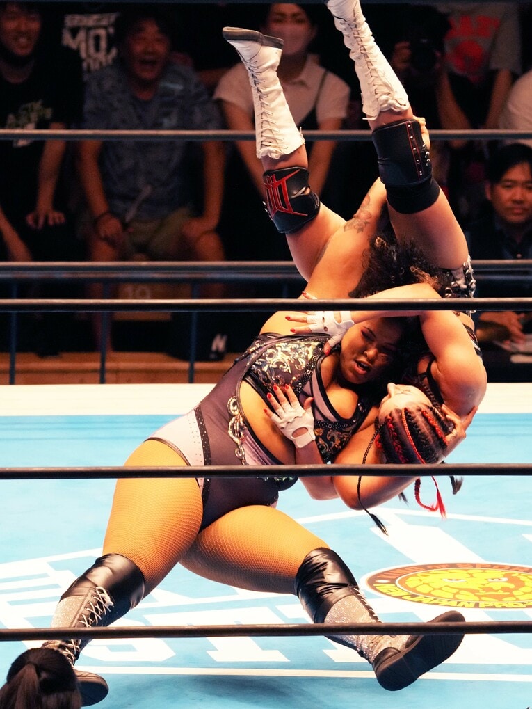 ナイチンゲールのパワー殺法　©Essei Hara