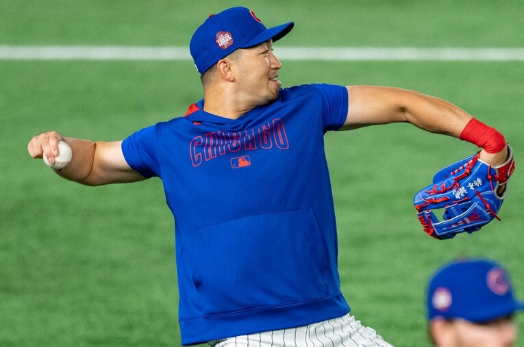 【誠也のカラダはいつから大きくなった？】2025年開幕時。スローイングで力こぶ　©Nanae Suzuki