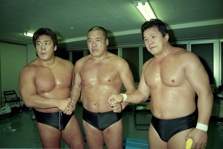 Uインターへの怒りを語った当日の長州力（左）と、藤原喜明、藤波辰爾　©東京スポーツ新聞社