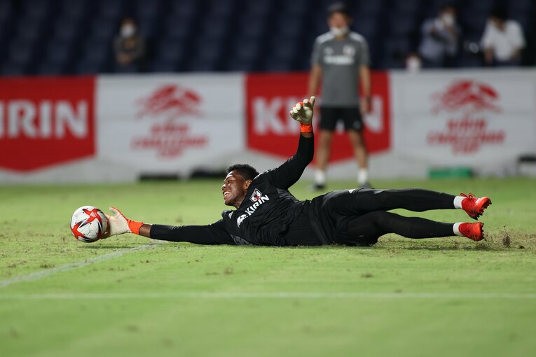 チョン・ソンリョンはパリ五輪世代の鈴木彩艶（浦和レッズ）にも注目していると明かした　©Masashi Hara/Getty Images