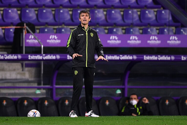 ウエスカでは岡崎を指導したパチェタ氏。今季はカルタヘナと同じ2部のレアル・バジャドリードで指揮を執る