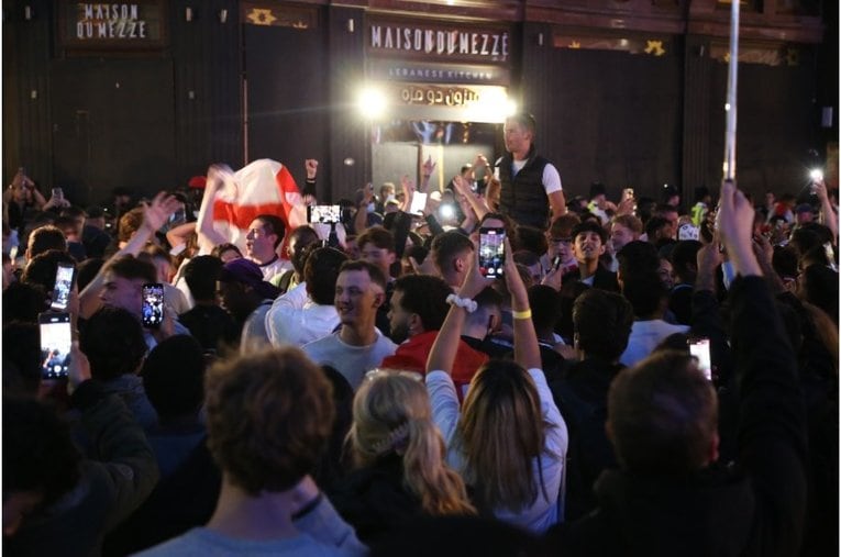 イングランドサポーターも歓喜©Getty Images