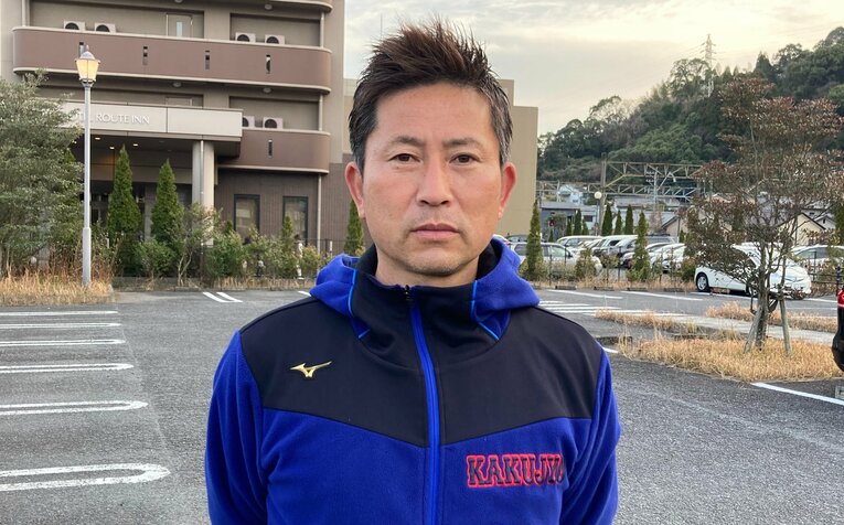 高校時代の源田を指導した渡辺正雄さん（現・佐伯鶴城高校 野球部監督）©︎Yasuko Maeda