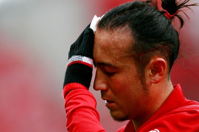 09年の闘莉王。頭を打って流血したが…　©Tamon Matsuzono