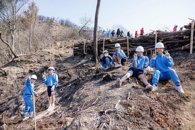 今治市朝倉地区の小中学生たち。330名以上が参加した