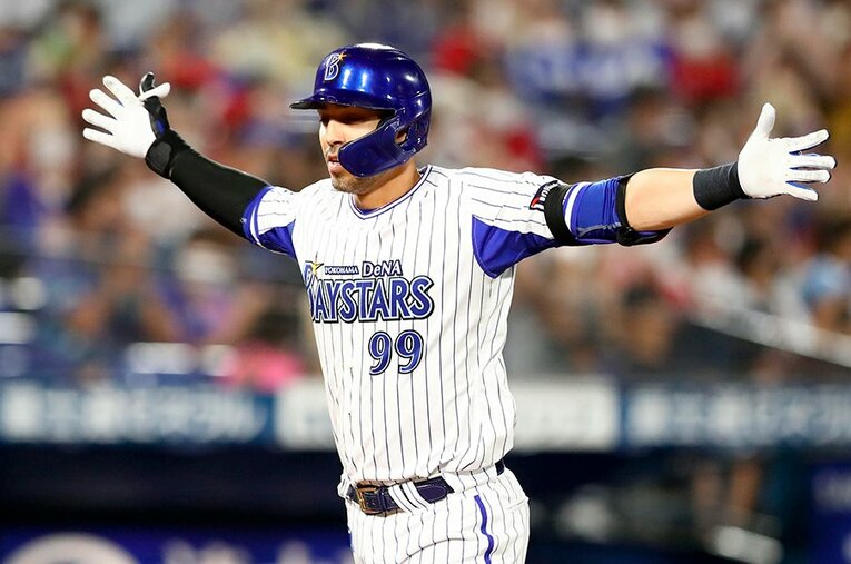 8月19日、ダメ押しの3ランを放つソト。不振だった昨季までと今季の変化について質問すると… ／ photograph by Sankei Shimbun