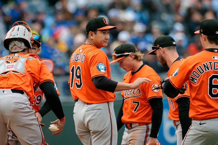 35歳にしてメジャー初勝利を挙げたオリオールズの菅野　©︎AFLO