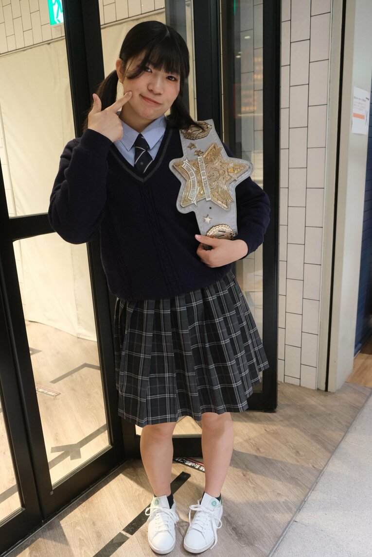 大会の会見には意識的に制服姿で登場している羽南