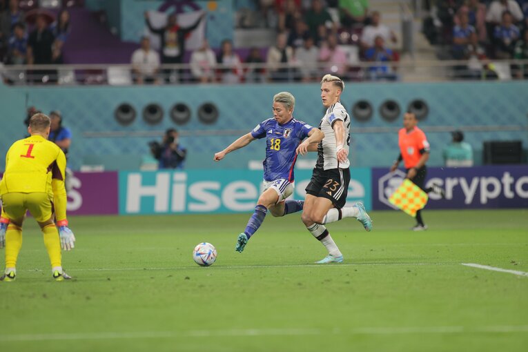 浅野の「ニア上ぶち抜き弾」（2枚目／14）　©Kaoru Watanabe/JMPA