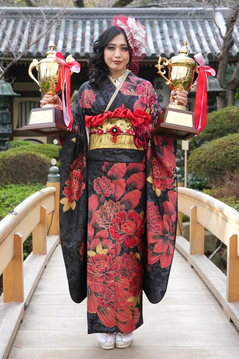 プロレス大賞MVP・上谷沙弥の振袖撮りおろしフォト　©Essei Hara