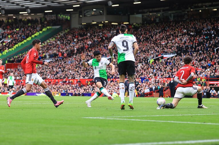 3月17日のFAカップ準々決勝。遠藤航が得点を決めるも、VARでオフサイドの判定。“幻のゴール”となった　©Getty Images