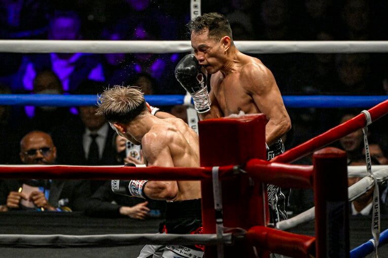 堤聖也vs.ノニト・ドネア。12月17日、両国国技館　©Takuya Sugiyama