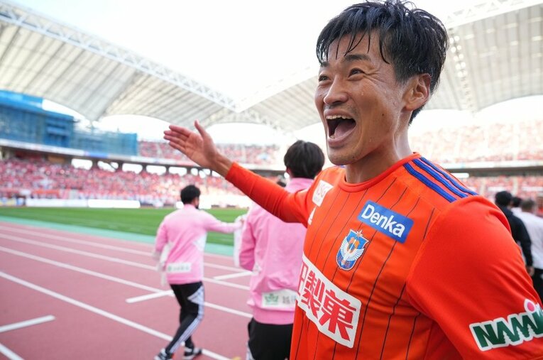 6年ぶりにJ1昇格を果たしたアルビレックス新潟。原動力の1つとなったのがサポーターとの一体感を生んだ千葉考案のパフォーマンスだった ／ photograph by J.LEAGUE