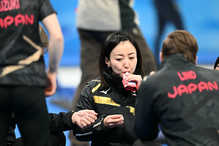 2022年北京五輪、準決勝スイス戦の“もぐもぐタイム”　©Naoya Sanuki/JMPA