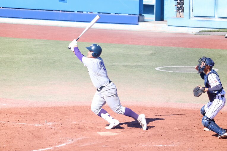 東北大会初戦、“驚愕の一発”を放った佐々木麟太郎のフォロースルー　©Genki Taguchi