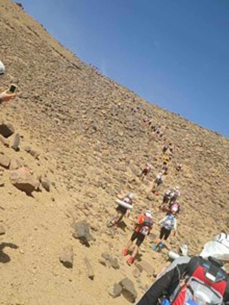 崖のような山道を走るコース。さすがに6日目ともなると慣れてしまう