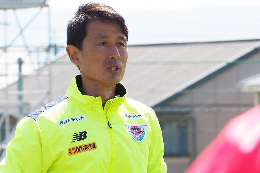 「ライバルなんて思ったことは…でも」 鳥栖の39歳・金明輝監督が持つ阿部勇樹らへの敬意と“指導者のプライド”<Number Web> photograph by SAGAN TOSU
