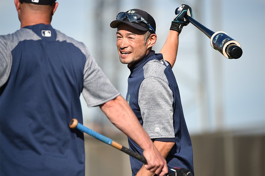 イチローは驚異の45歳である。~野手では出場した時点で歴史に残る存在~<Number Web>