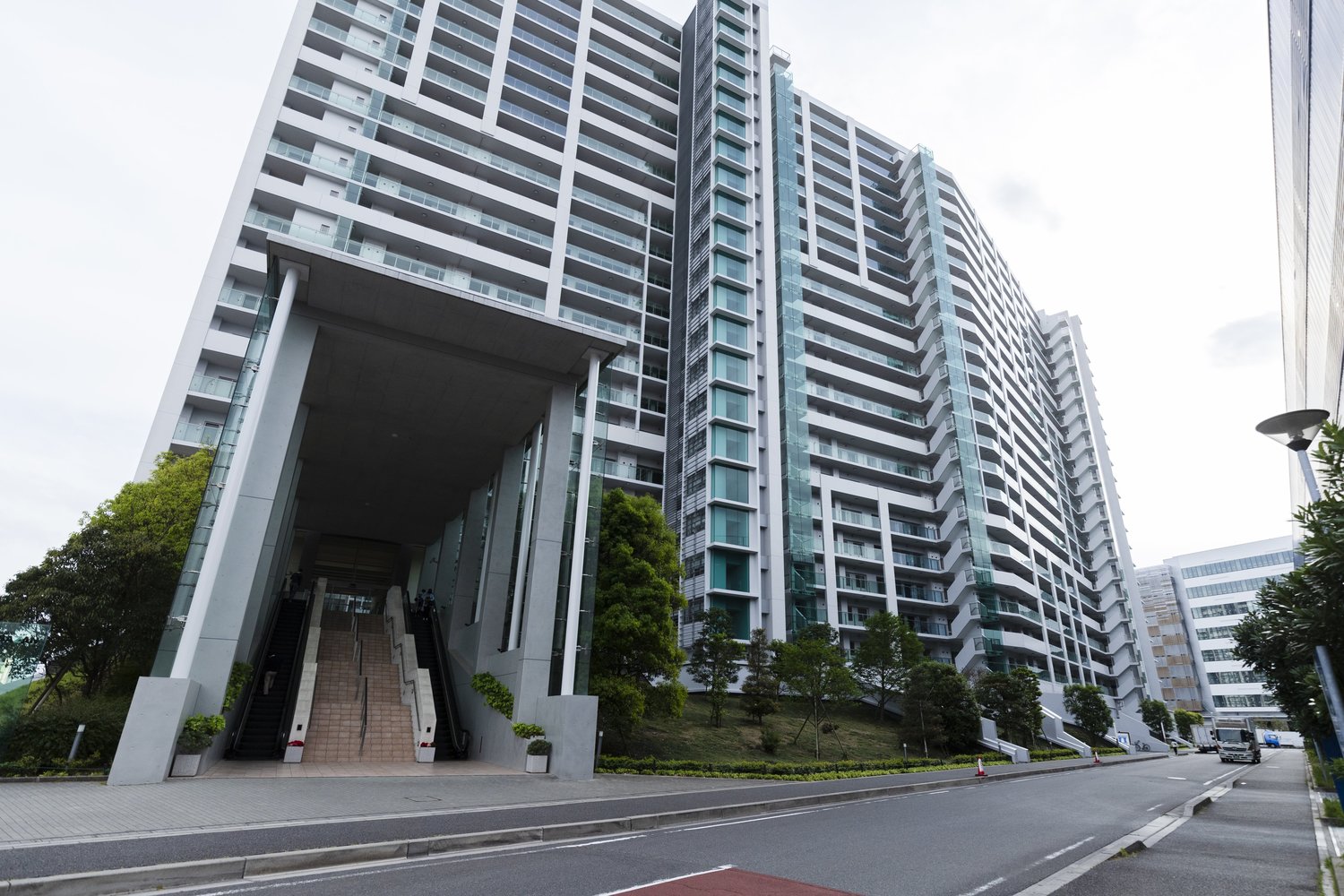 オートレース場はこの立派なマンションの裏手にあった