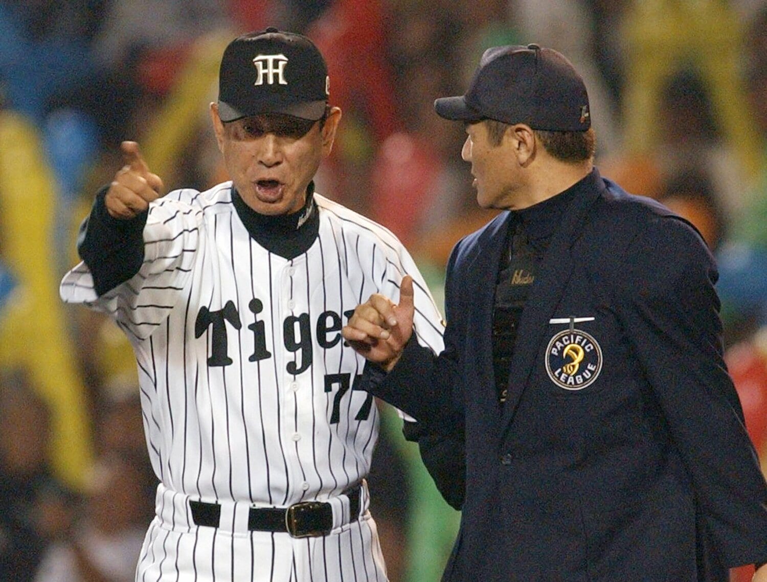 激昂して審判に詰め寄るシーンも多かった故・星野仙一氏。その熱量が大阪では大いにウケた　©︎JIJI PRESS