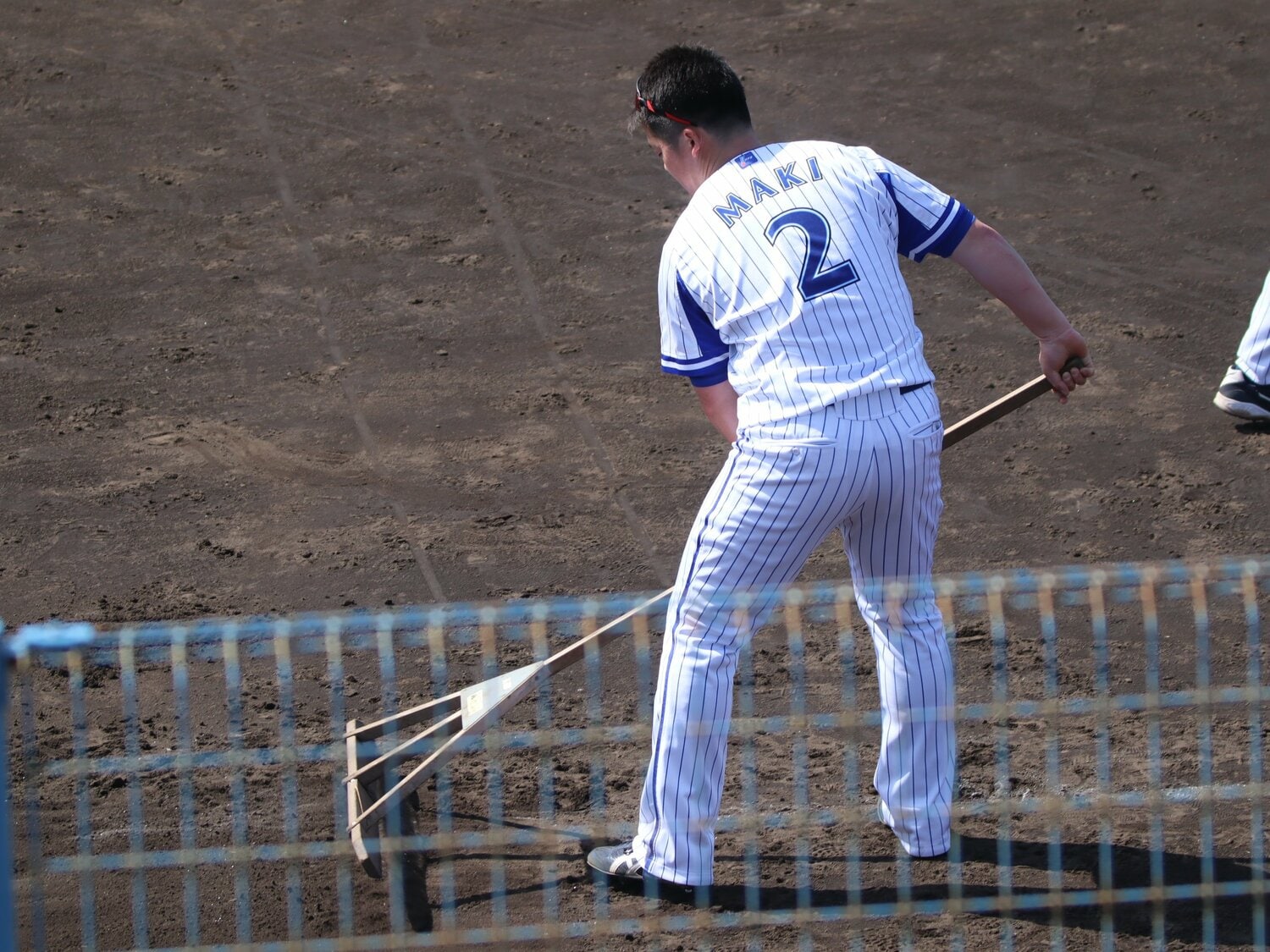 トンボをかける牧