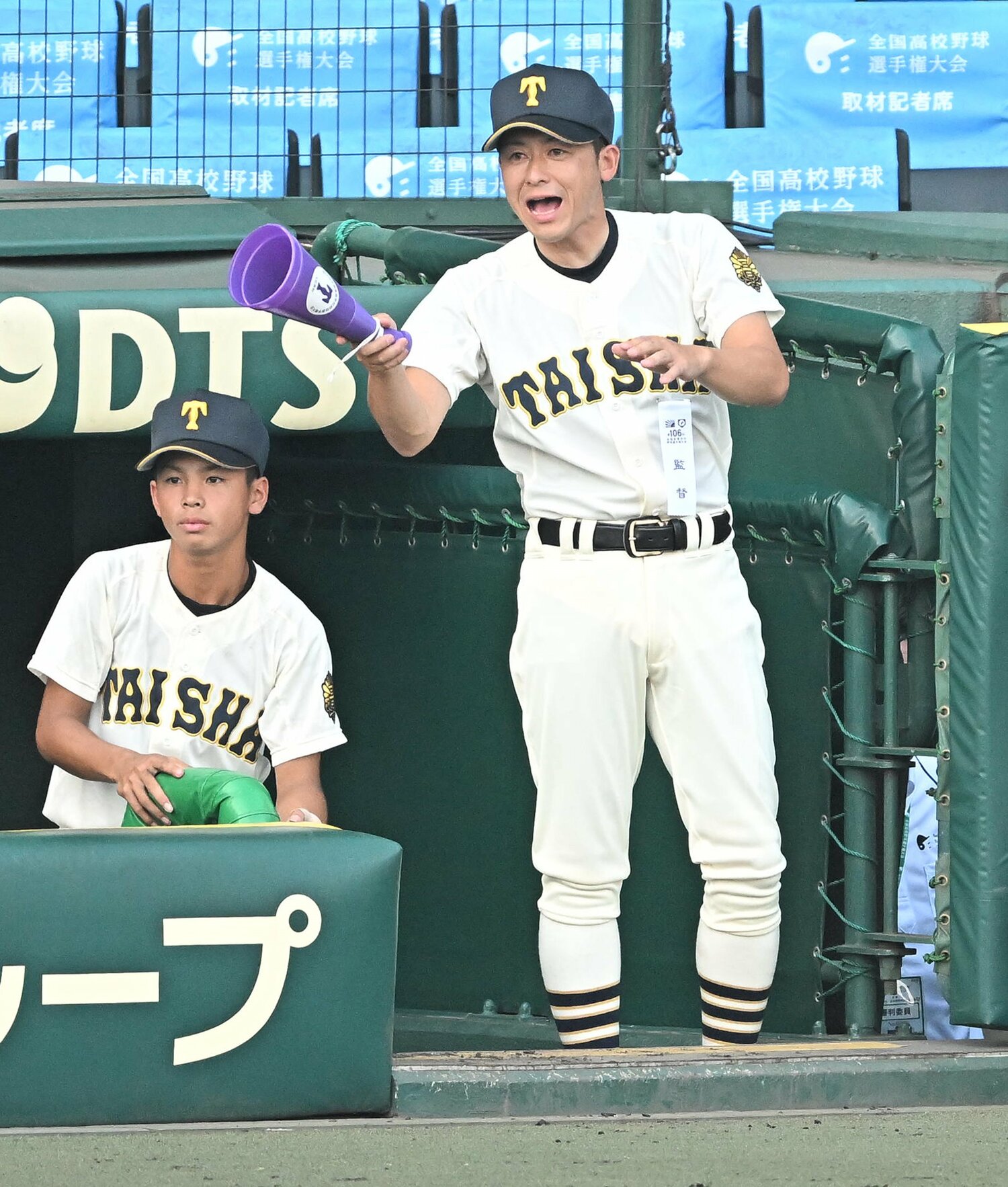 石飛文太監督（42歳）。32年ぶりに大社高校を夏の甲子園出場に導いた　©Sankei Shimbun