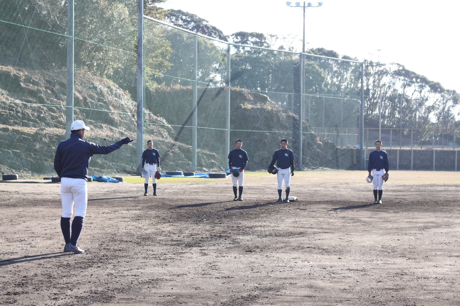 練習中は、常に緊張感が漂う。時折、監督の清水のカミナリが落ちる