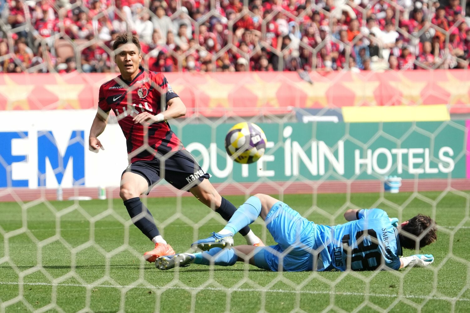 田川亨介の決勝ゴールの瞬間。鈴木優磨からのパスを一撃で仕留めた　©Masashi Hara