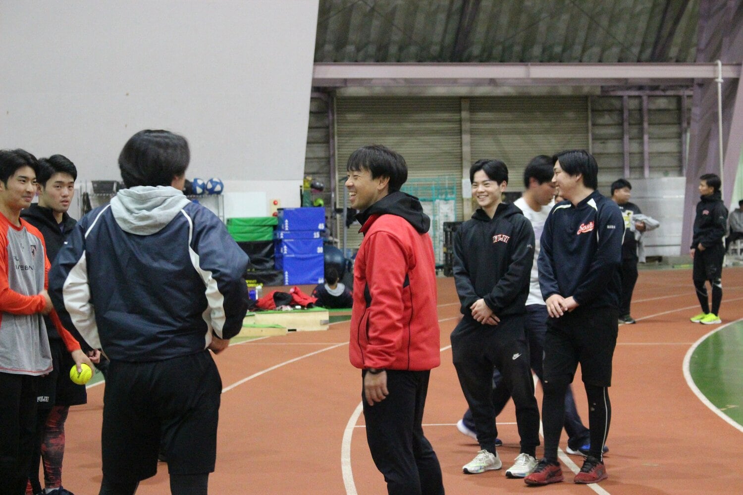 監督自らあらゆるデータに目を通すという安田。その熱量こそが躍進の秘訣のひとつかもしれない　©NumberWeb