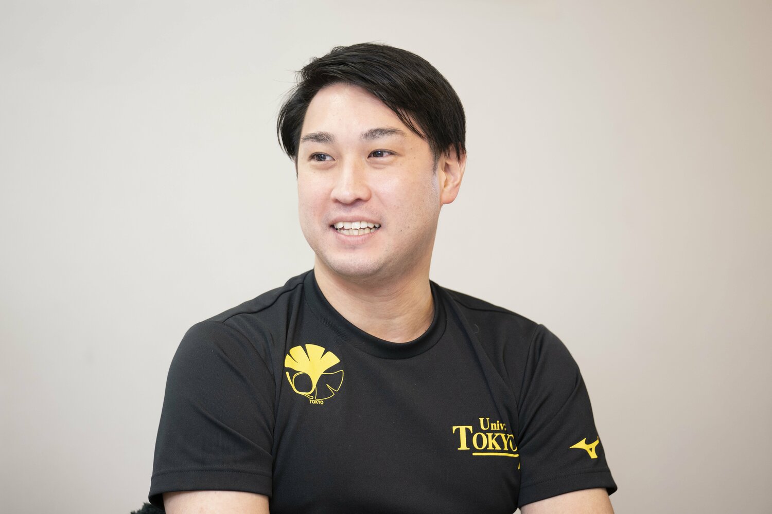 水泳部で学んだプロセスを社会でも活かしてほしいという押切コーチ　©Keiji Ishikawa