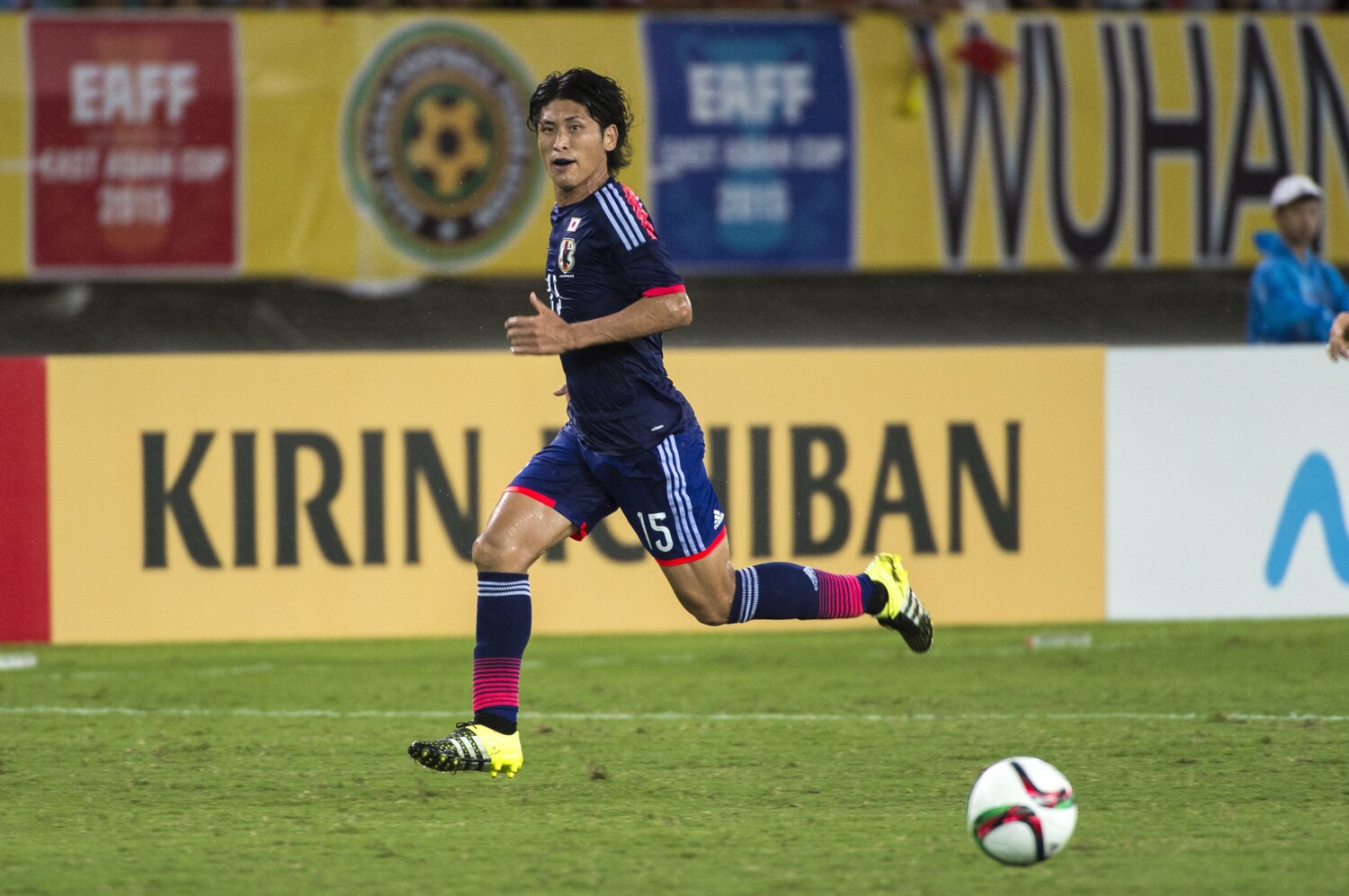 2015年には日本代表として東アジアサッカー選手権大会に出場。この年、所属するガンバ大阪では怪我をすることなくリーグ戦全試合にフル出場した　©Takuya Sugiyama