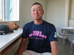 「東大野球部の息子と…幸せでした」元ロッテのサブマリン渡辺俊介が“夏の甲子園不出場”球児とトンボかけのナゼ「対等で楽しい関係性」が尊いワケ