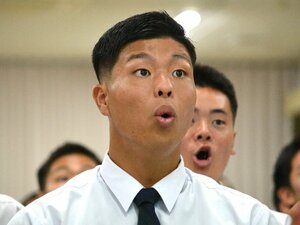 「巨人の織田翔希“強行指名”にビックリ」末吉良丞がドラフト直前に小声で言った「下位でしょう」…現地沖縄で密着「じつは日ハムが1年前から狙っていた」