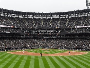 《現地最新》MLBは“満員”で「日本で言う高校野球」観戦もマスクなしの大歓声…米国スポーツ界のリアルな現状とは？＜Number Web＞ photograph by Getty Images