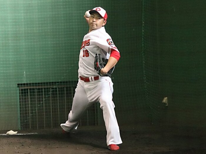 カープ秘伝“非情なノック”と猛練習… 二軍キャンプが大瀬良、中崎、今村ら豪華投手陣なワケを高監督に直撃<Number Web> photograph by Kou Hiroo