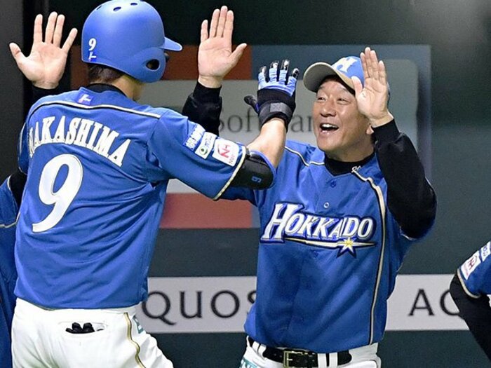 栗山英樹監督は観察し、信頼する。日本ハム8年目も未来を見据えて。＜Number Web＞ photograph by Kyodo News