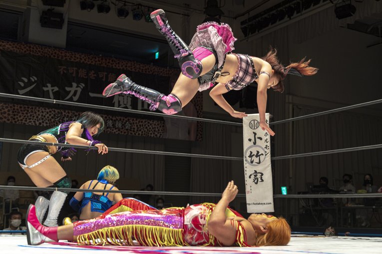 神取＆アジャ＆“W井上”！ レジェンドたちが若手精鋭軍との「3本勝負」で必殺技連発…“お祭り”カードに見た歴史的意義とは？(38)