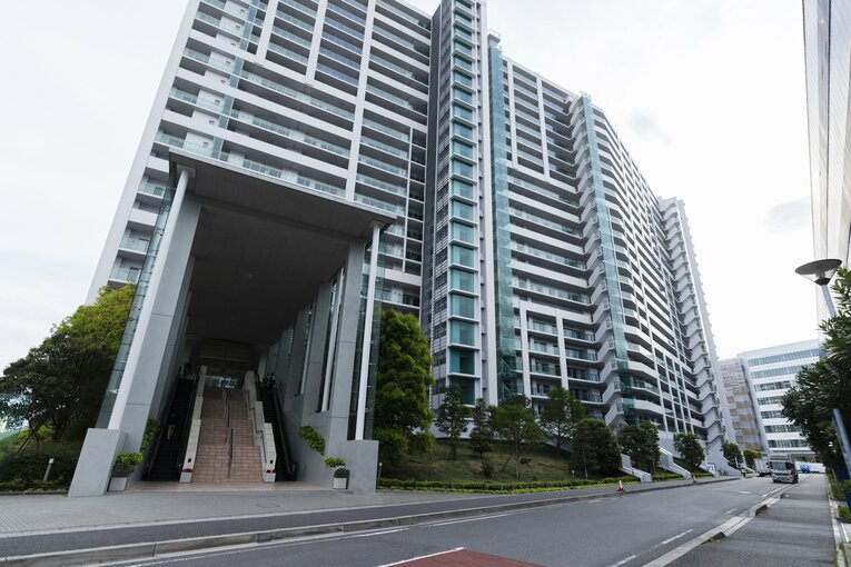 オートレース場はこの立派なマンションの裏手にあった