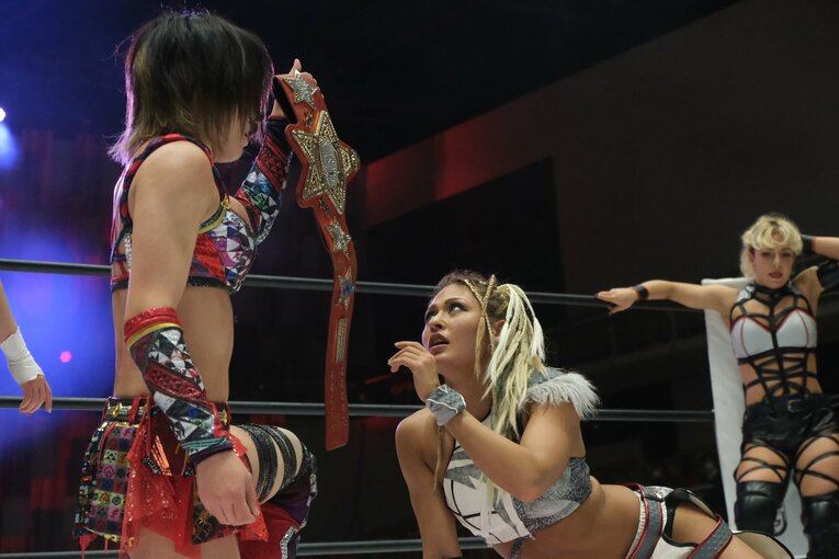 朱里とジュリア、“赤いベルト”戦を前にタッグ解散…スターダムを大きく変える「容赦なし」の対決とドンナ・デル・モンド結成秘話(26)