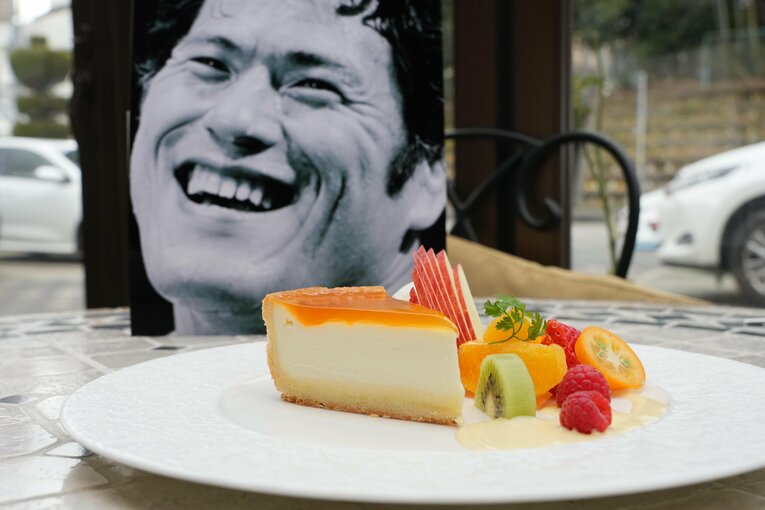 美しく盛り付けられたチーズケーキ